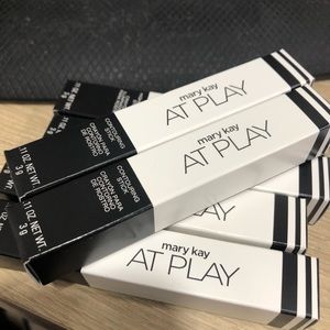 MaryKay at Play highlighting & contouring sticks
